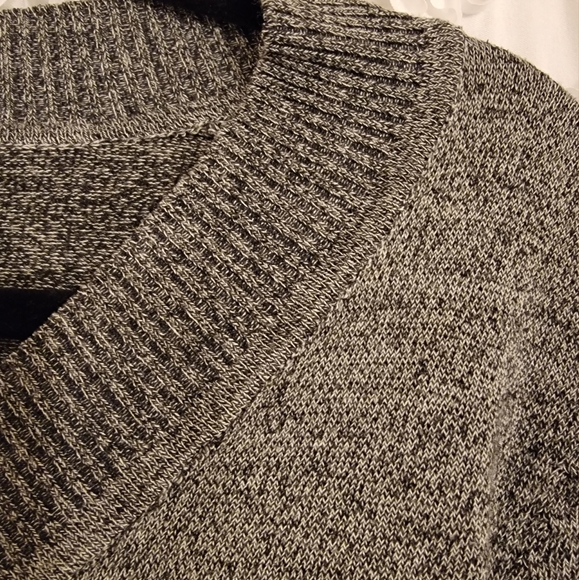 V- neck sweater - Picture 3 of 6